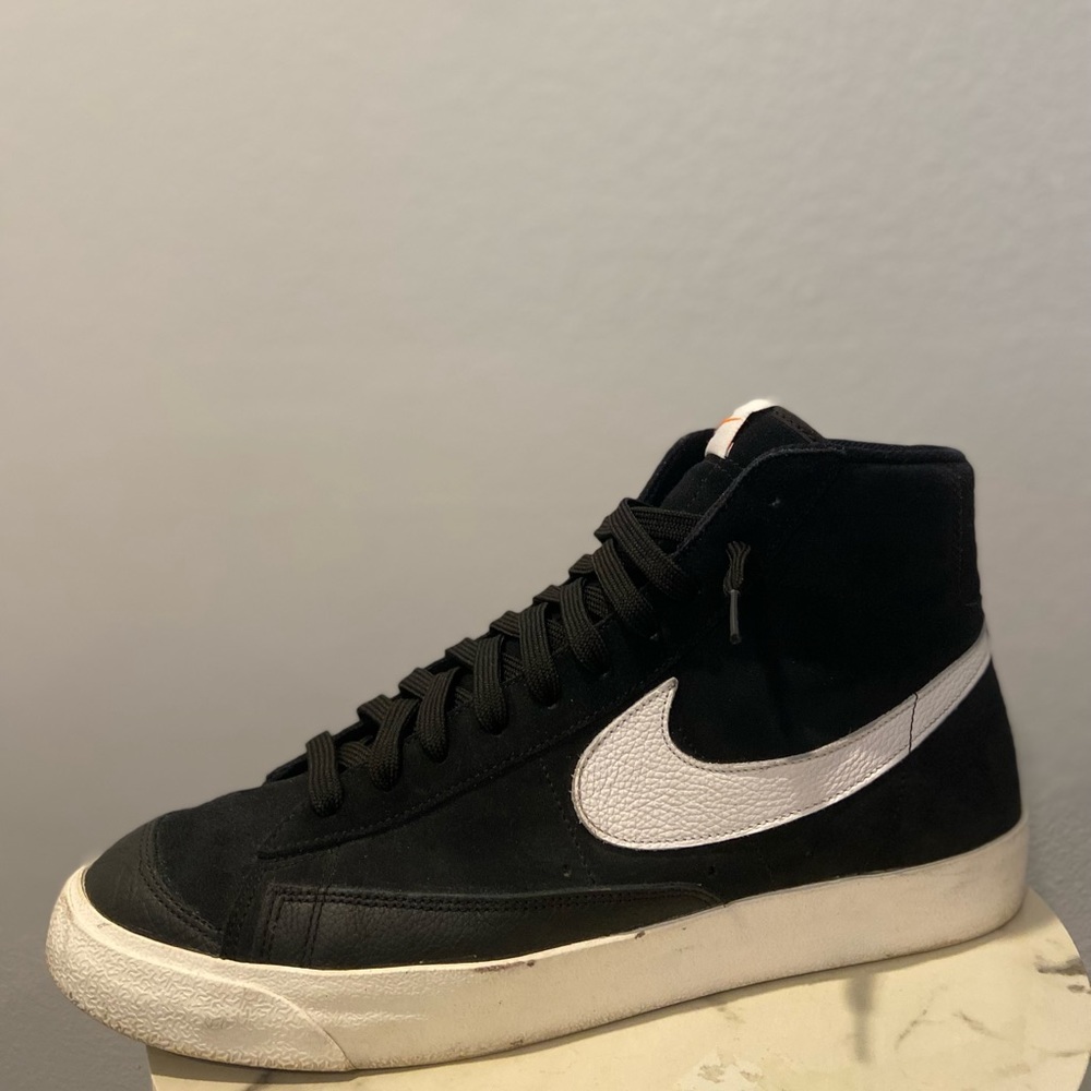 NIKE BLAZERS